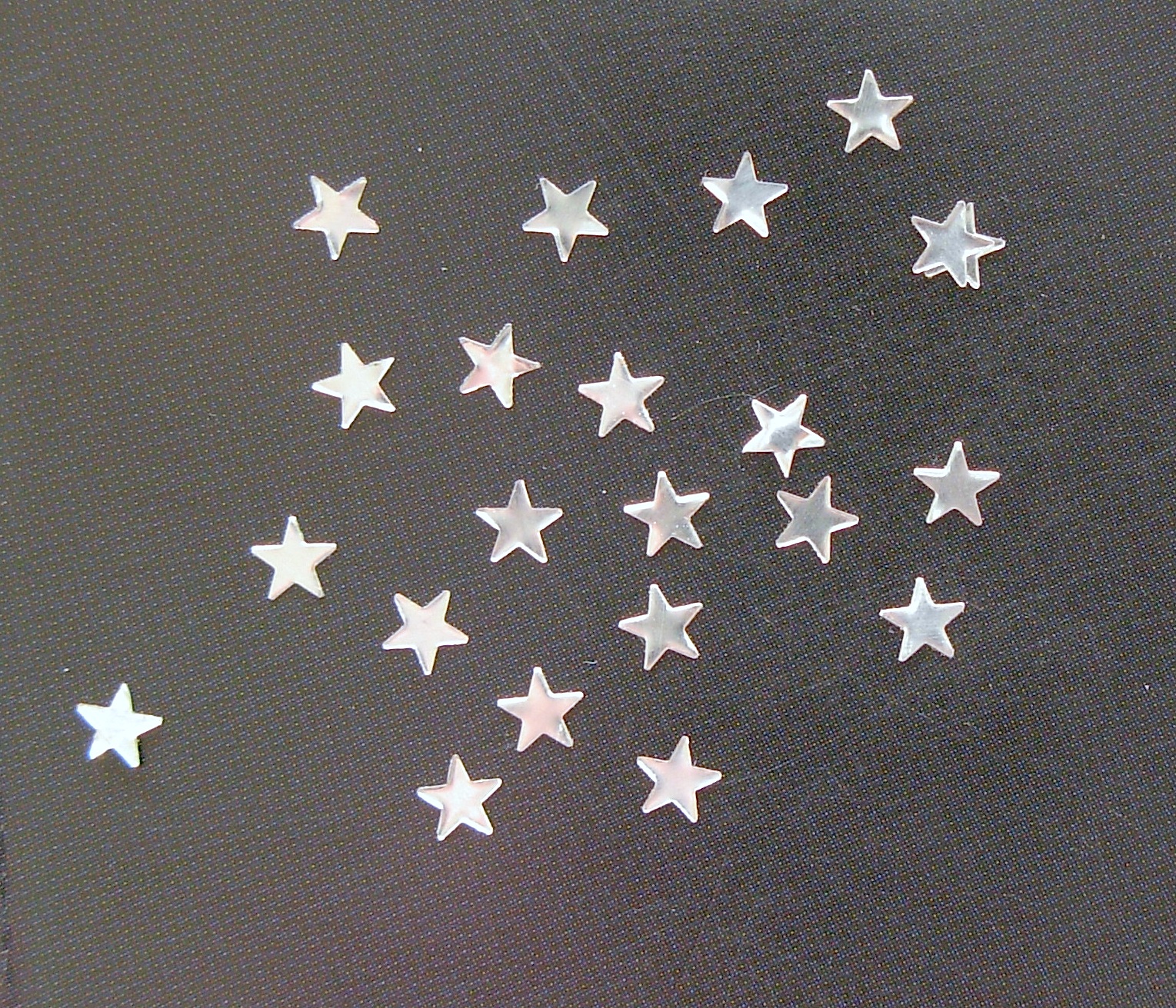 1121: Mylar Silver Star Micro Confetti
